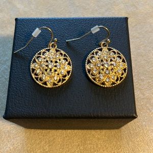 Gold tone dangle earrings with wires.